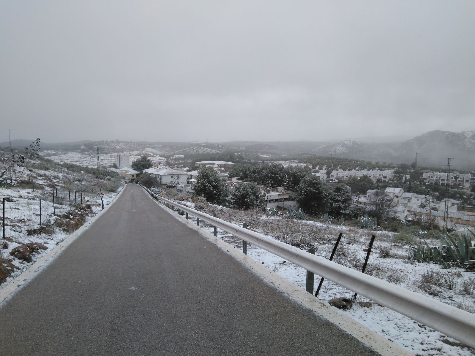 Ronda, Antequera y Alfarnate se cubren bajo un manto blanco