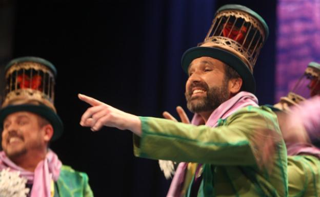 'Los Vivelavida', durante su actuación en el Falla.