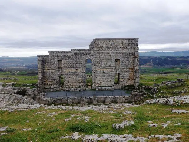 Vista de los restos del antiguo teatro romano. :: v. m 