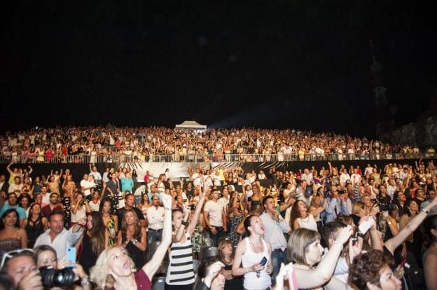 El público, en uno de los conciertos celebrados en Starlite. :: josele-lanza