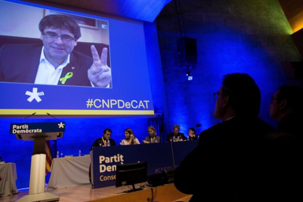 Puigdemont interviene a distancia ante el Consell Nacional de PDeCAT el pasado día 13. :: EFE