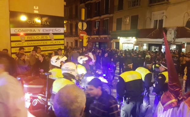 Un momento del incidente ocurrido en calle Carreterías el año pasado.