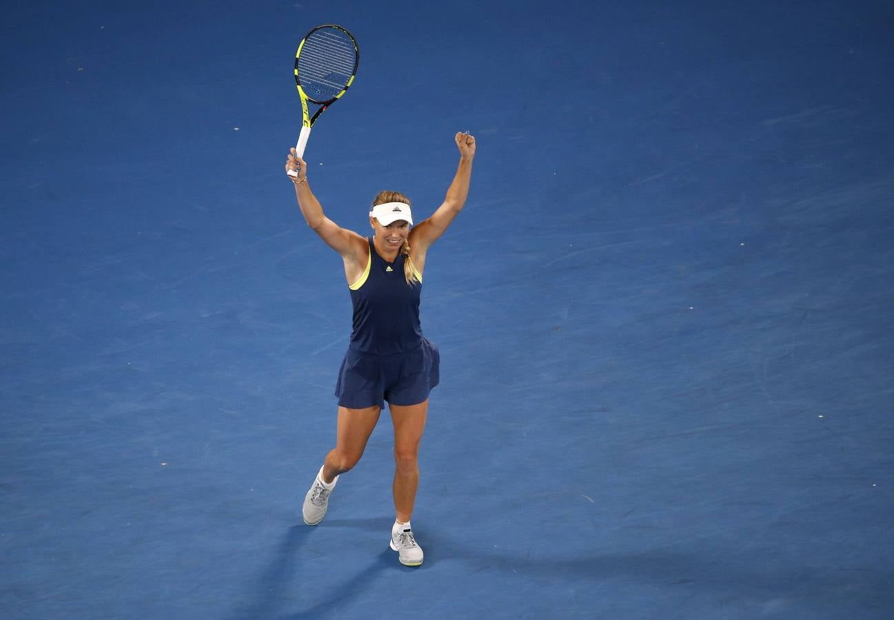 Carla SUárez cayó derrotada ante Caroline Wozniacki (6-0, 6-7 y 6-2) en los cuartos de final del Abierto de Australia. 