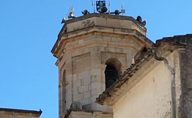 Campanario con la megafonía.