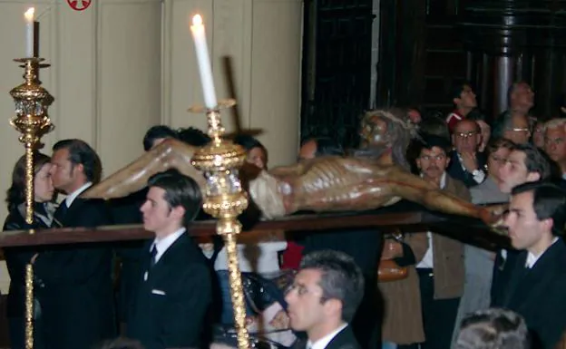 Via crucis del Cristo Mutilado por las naves de la Catedral.