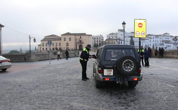 Desde hoy no se podrá circular por el Puente Nuevo de Ronda de 10.00 a 13.30 horas y de 17.00 a 20.00 horas.