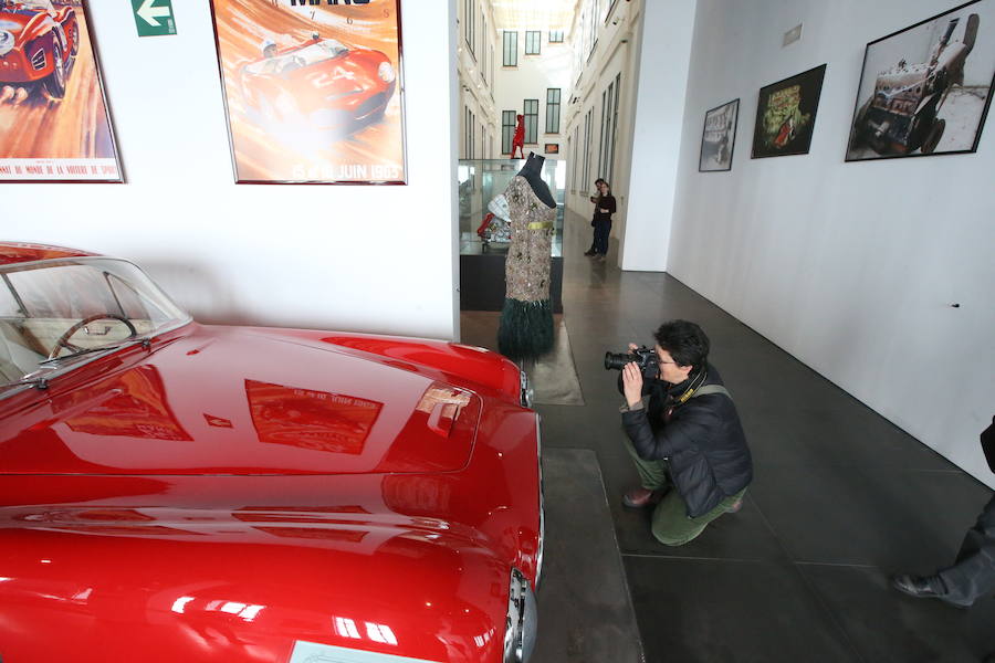 250 aficionados toman las calles de la ciudad para conseguir la mejor instantánea en la prueba organizada por SUR