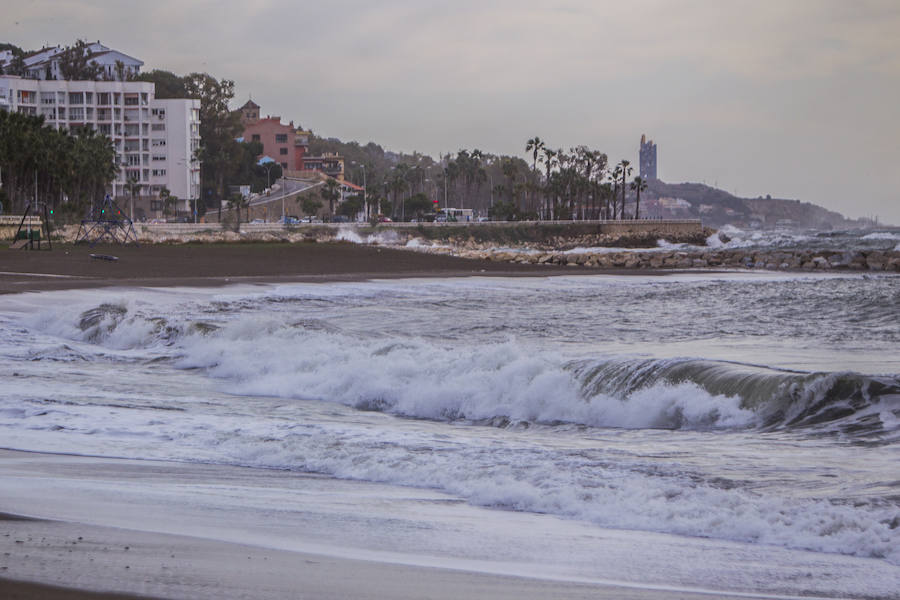 Los problemas en las playas de Málaga por el temporal se concentran en la franja entre el chiringuito Pedro Gutiérrez y la estatua de la Palera, que tiene que estabilizar la Autoridad Portuaria.