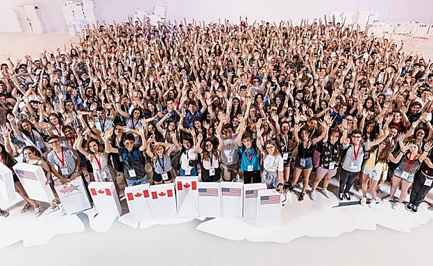 Estudiantes de la actual promoción becados por la Fundación Amancio Ortega