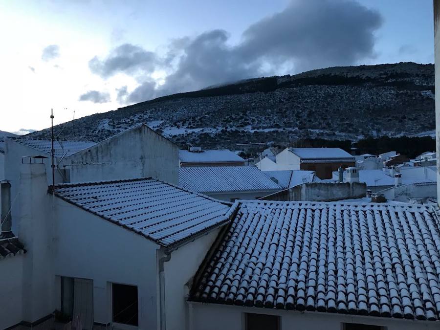 La Axarquía se viste con nieve