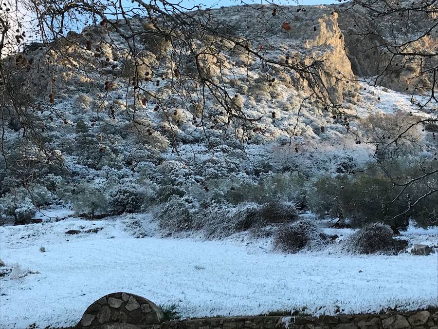 La Axarquía se viste con nieve
