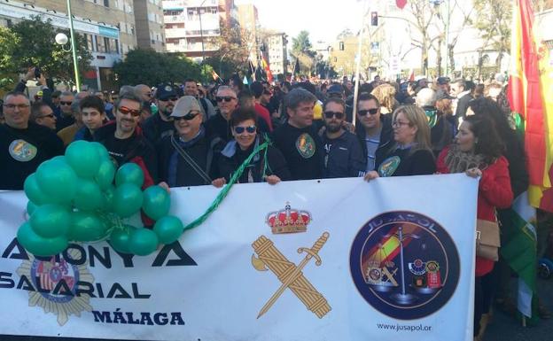 Miles de personas piden en Sevilla la equiparación de los sueldos de las fuerzas de seguridad