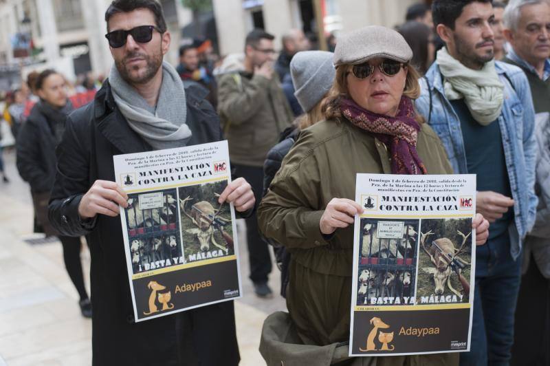 Secundan en la Plaza de la Marina la manifestación que se ha celebrado a la vez en 30 ciudades españolas