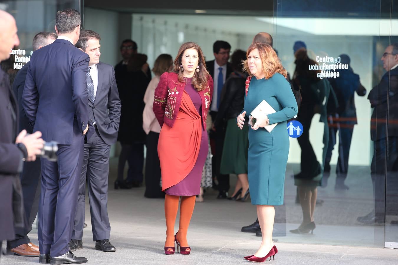 Don Felipe y Doña Letizia presiden la ceremonia en el Pompidou