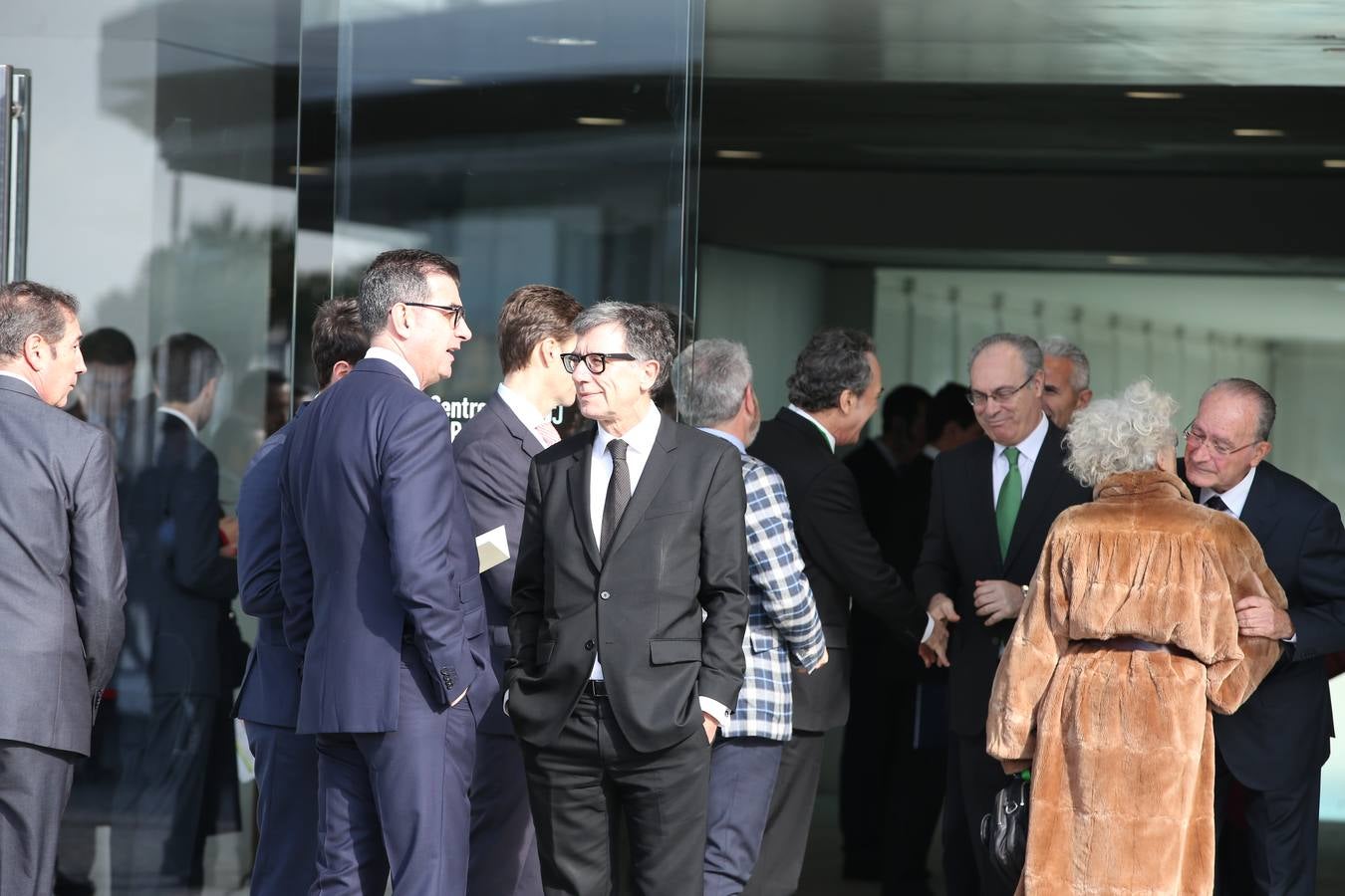 Don Felipe y Doña Letizia presiden la ceremonia en el Pompidou