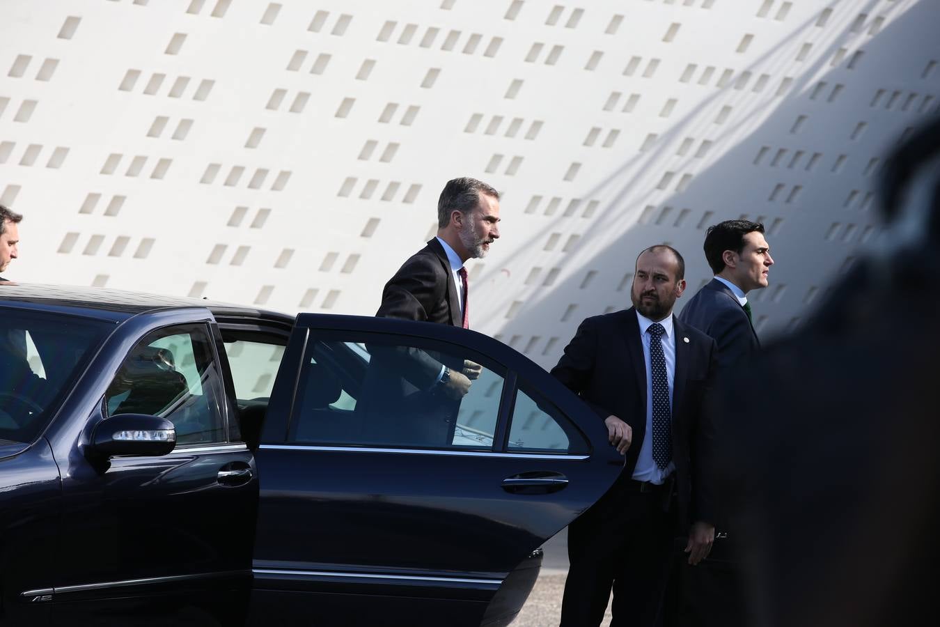 Don Felipe y Doña Letizia presiden la ceremonia en el Pompidou