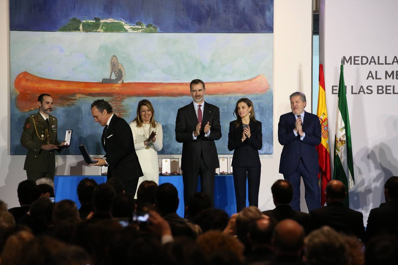 Don Felipe y Doña Letizia presiden la ceremonia en el Pompidou
