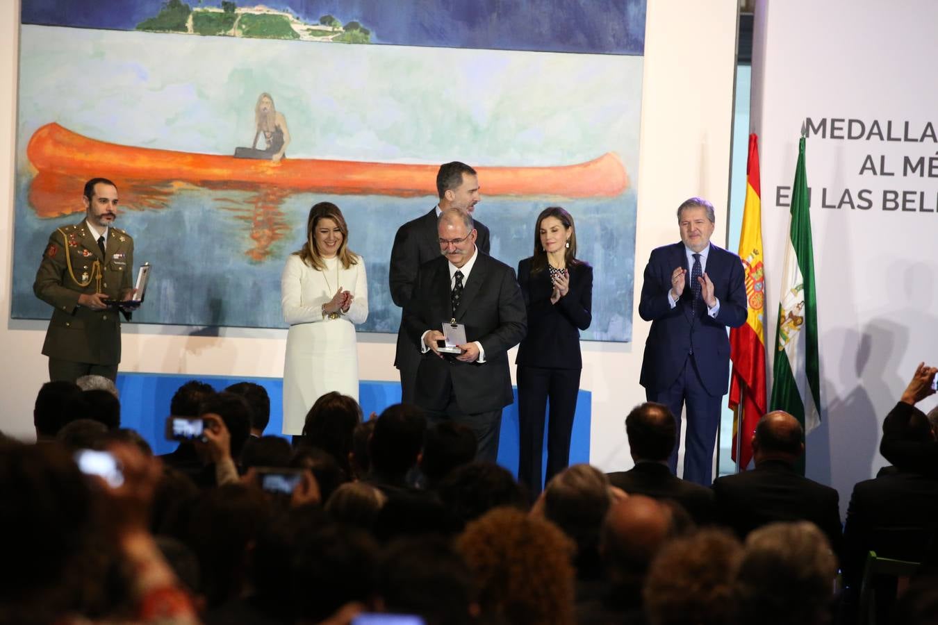Don Felipe y Doña Letizia presiden la ceremonia en el Pompidou