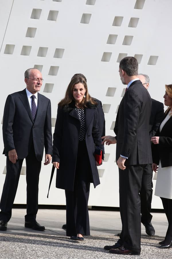 Don Felipe y Doña Letizia presiden la ceremonia en el Pompidou