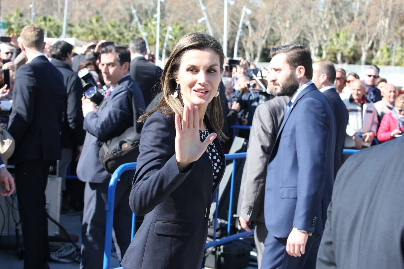 Don Felipe y Doña Letizia presiden la ceremonia en el Pompidou