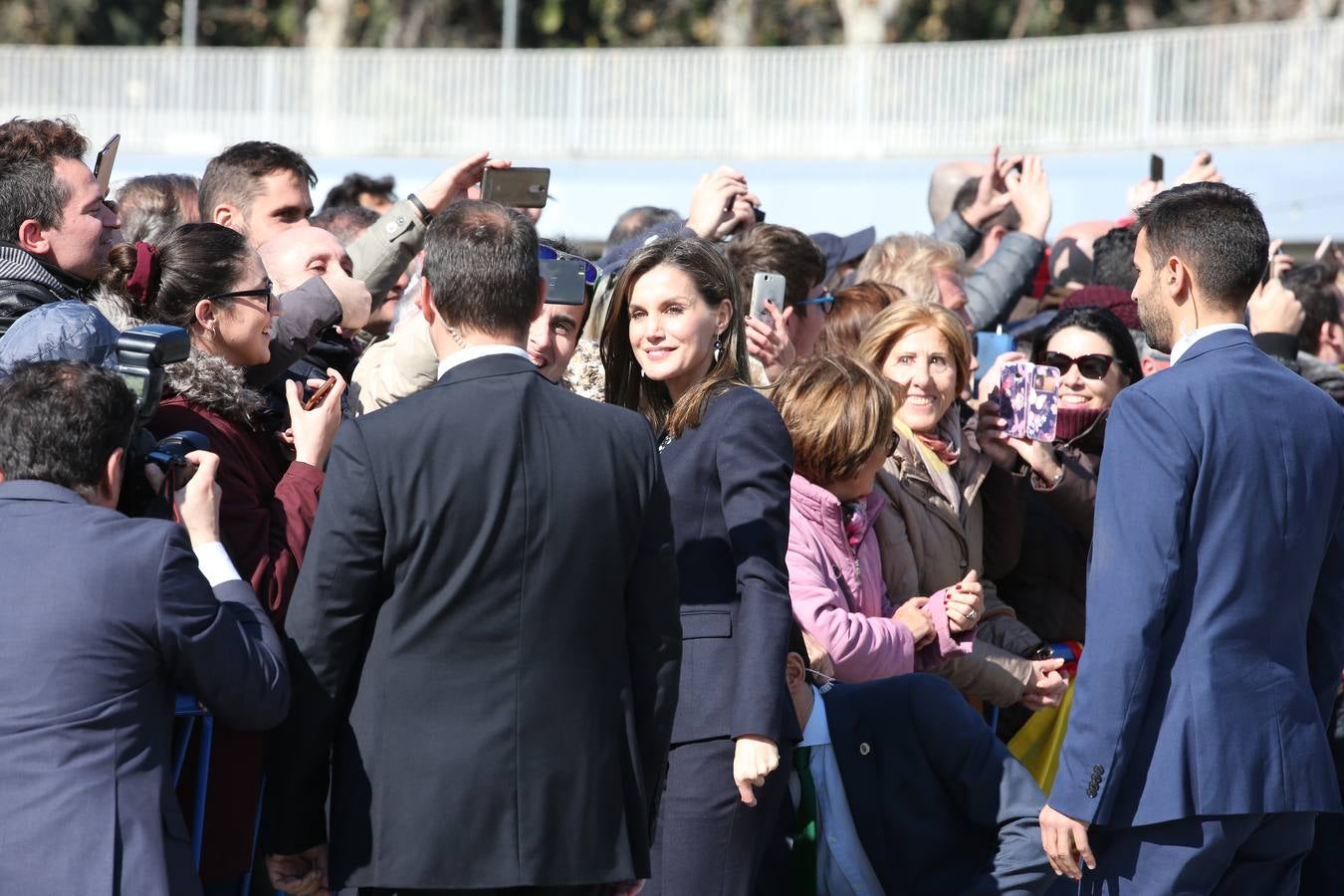 Don Felipe y Doña Letizia presiden la ceremonia en el Pompidou