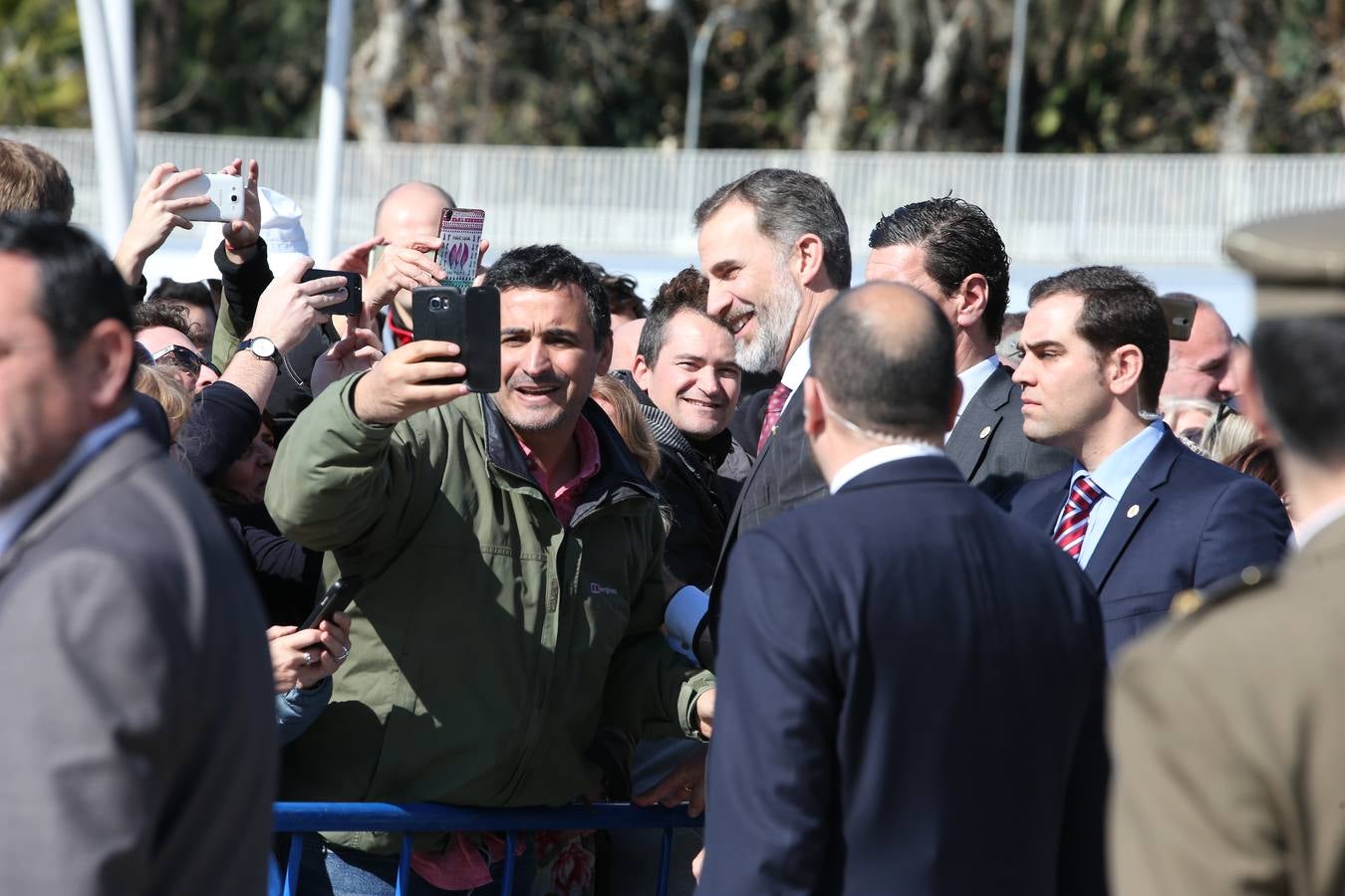 Don Felipe y Doña Letizia presiden la ceremonia en el Pompidou