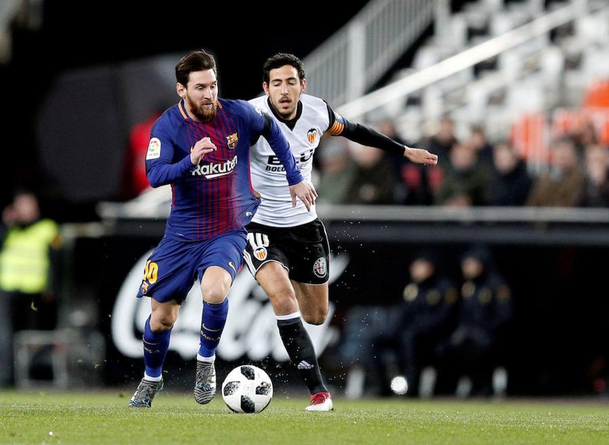 El Barcelona disputará su quinta final de Copa del Rey consecutiva, tras imponerse al Valencia en Mestalla (0-2) con tantos de Coutinho y Rakitic.