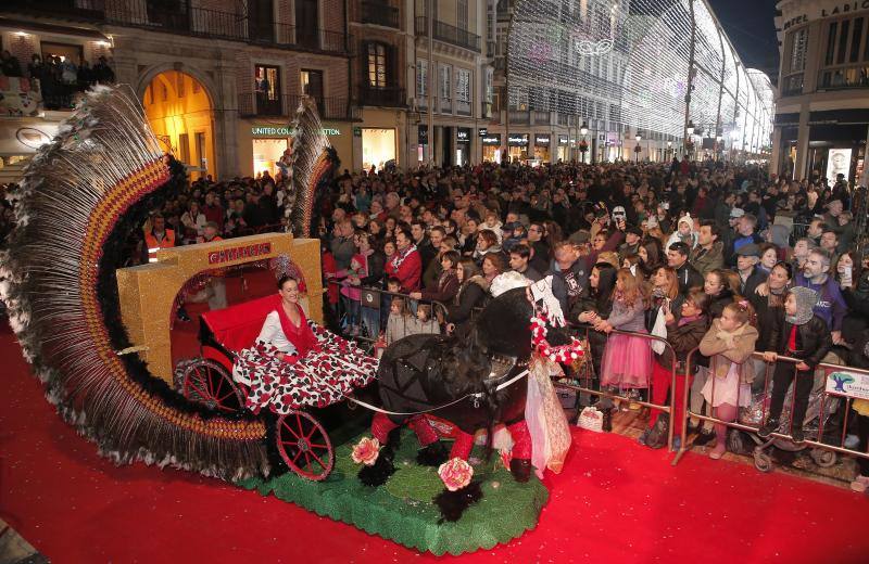 Pasacalles, batalla de las flores y La Final en la Plaza llenan el Centro