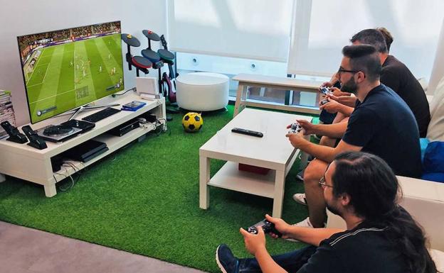 Redvel Games, estudio malagueño especializado en juegos de fútbol, prevé multiplicar su facturación este año. 