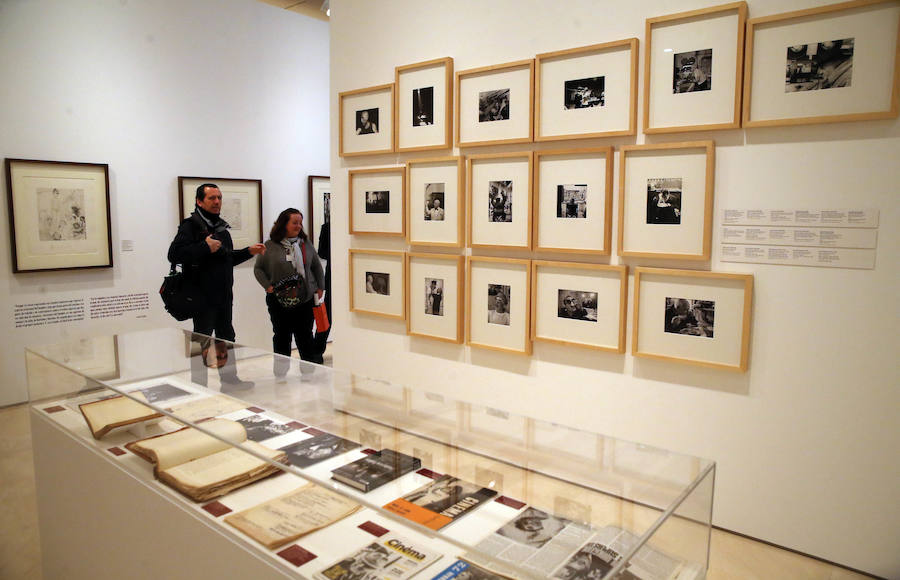 El Museo Picasso Málaga ha inaugurado la exposición 'Y Fellini soñó con Picasso', una muestra de dibujos, películas, fotografías y otros documentos del director de cine italiano que se unen a las esculturas, dibujos y obra gráfica de Picasso.