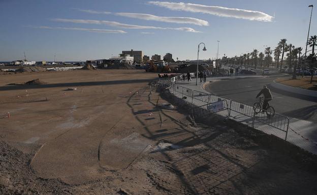 Vista de la zona donde se prolongará el Paseo Marítimo de Poniente. 