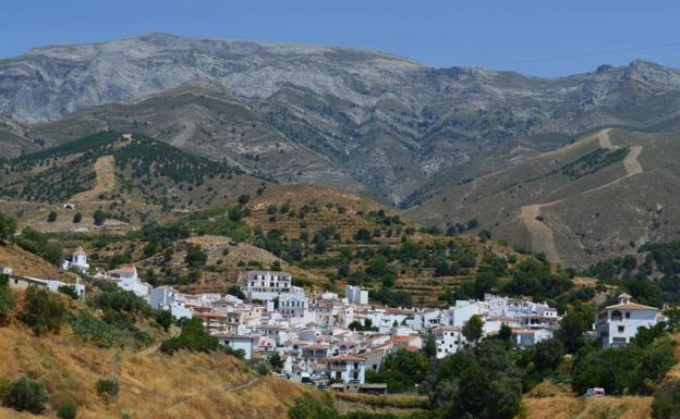 Sedella convoca una consulta popular para elegir la bandera del pueblo
