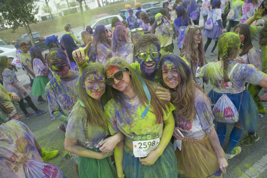 El deporte y la diversión se unen en esta fiesta en la que los corredores son cubiertos por toneladas de polvo de colores