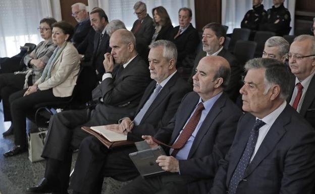 Vista de la sala de la Audiencia hoy en Sevilla, momentos antes de la suspensión.