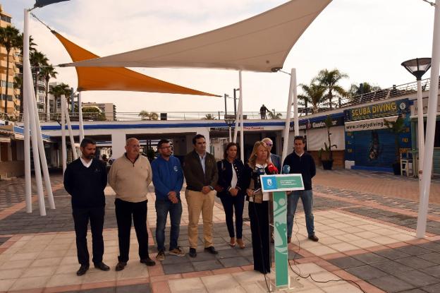 Muñoz, ayer, junto a empresarios de puertos y Cardeña. 