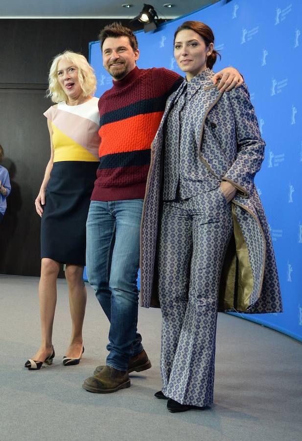 El director malagueño posó con las actrices Bárbara Lennie y Susi Sánchez