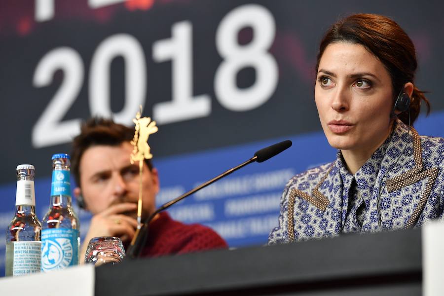 El director malagueño posó con las actrices Bárbara Lennie y Susi Sánchez