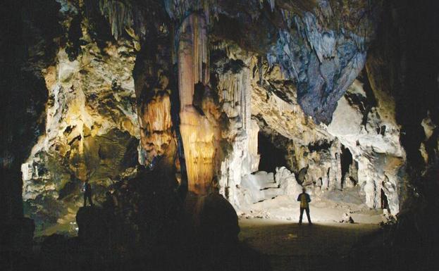 Interior de la Cueva de Ardales.