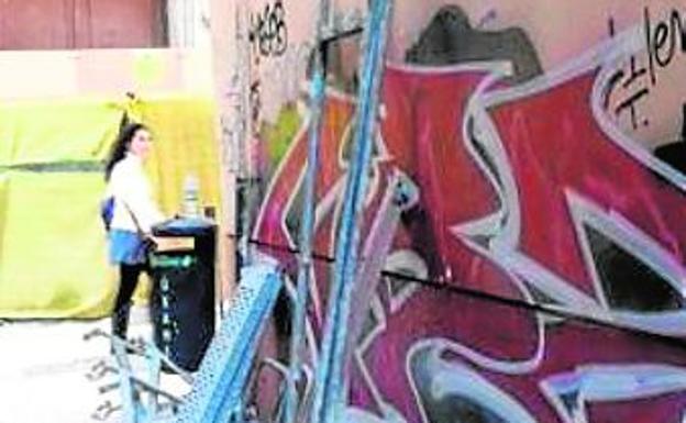 Grafiti en calle Santiago.
