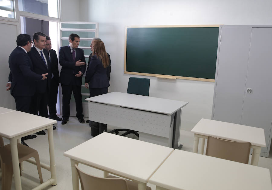 El centro penitenciario Málaga II, ubicado en Archidona, tiene 1.008 celdas en las que se pueden internar en torno a 2.000 reclusos. 