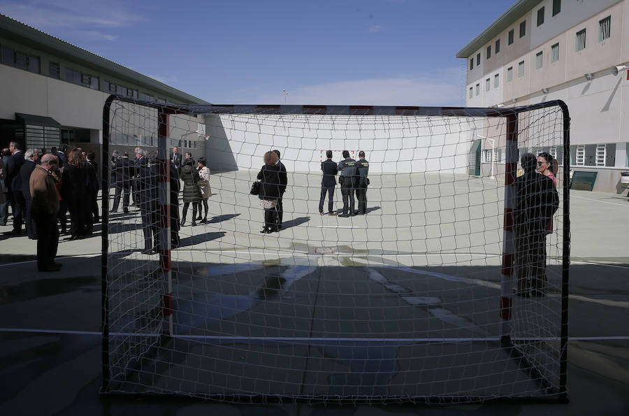 El centro penitenciario Málaga II, ubicado en Archidona, tiene 1.008 celdas en las que se pueden internar en torno a 2.000 reclusos. 