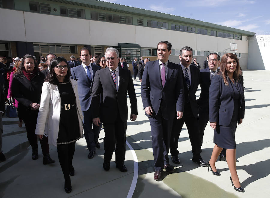 El centro penitenciario Málaga II, ubicado en Archidona, tiene 1.008 celdas en las que se pueden internar en torno a 2.000 reclusos. 