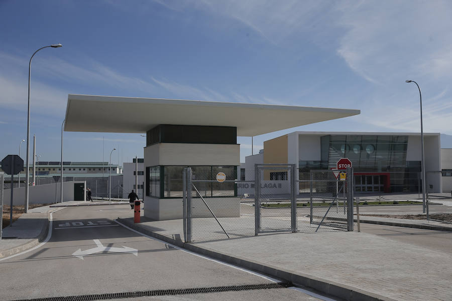 El centro penitenciario Málaga II, ubicado en Archidona, tiene 1.008 celdas en las que se pueden internar en torno a 2.000 reclusos. 