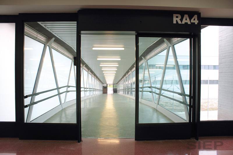El centro penitenciario Málaga II, ubicado en Archidona, tiene 1.008 celdas en las que se pueden internar en torno a 2.000 reclusos. 