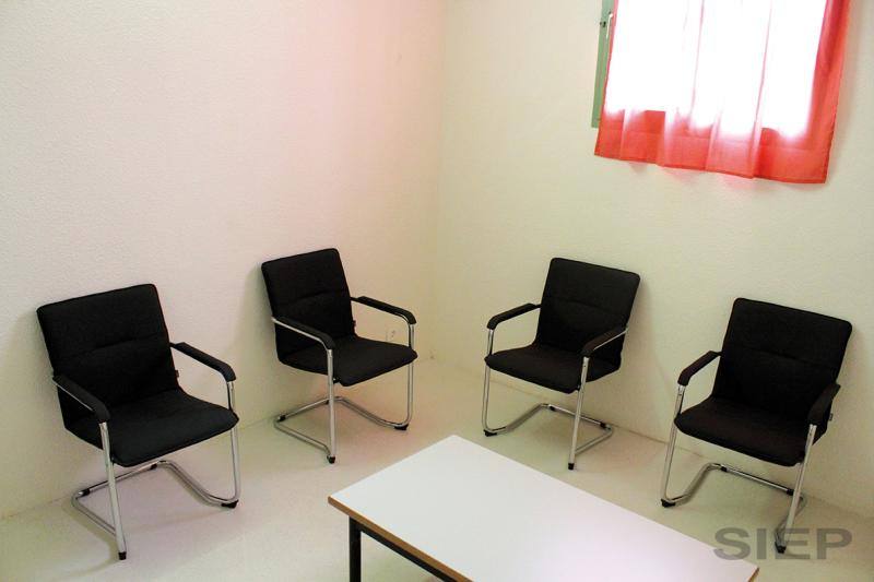 El centro penitenciario Málaga II, ubicado en Archidona, tiene 1.008 celdas en las que se pueden internar en torno a 2.000 reclusos. 