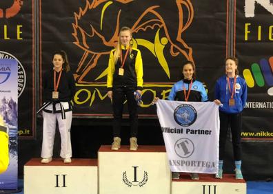 Imagen secundaria 1 - El Club Invictus Málaga logra nueve medallas en el Open de Roma de Taekwon-do