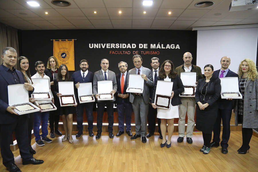 Turismo entrega sus premios y distinciones. La Facultad de Turismo entregó sus premios, honores y distinciones a alumnos, graduados, entidades y diversas personalidades. Entre los galardonados está el chef Dani García. 