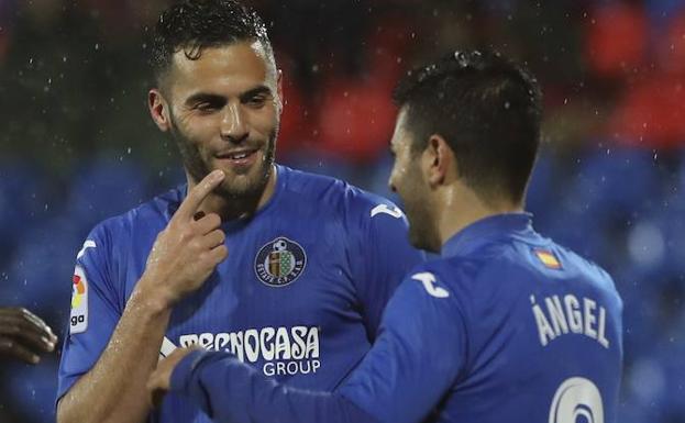 El Getafe no encuentra rival en el despropósito del Deportivo