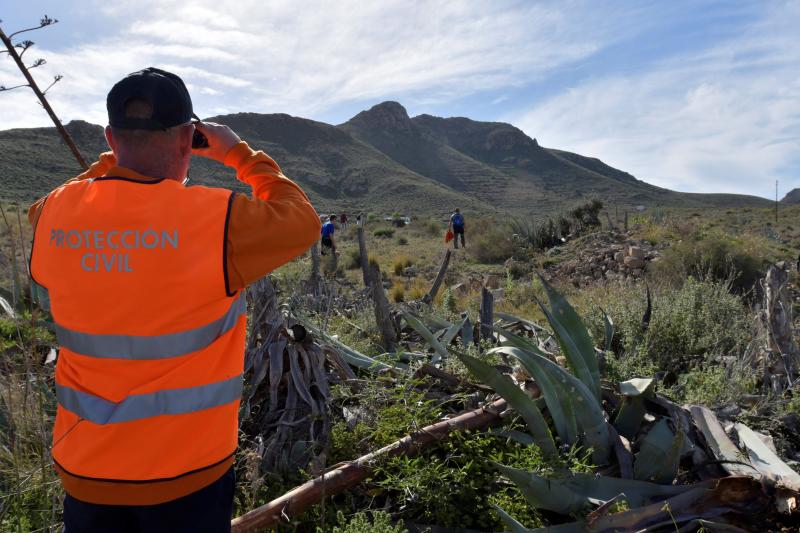 Dispositivo de búsqueda del niño desaparecido ayer en la barriada de Las Hortichuelas en Nijar (Almeria) en el que han participado Guardia Civil, Protección Civil y decenas de ciudadanos