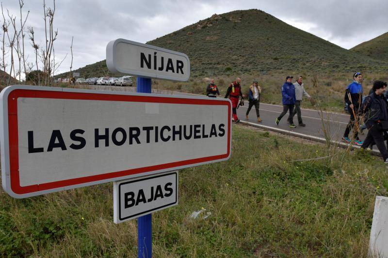 Dispositivo de búsqueda del niño desaparecido ayer en la barriada de Las Hortichuelas en Nijar (Almeria) en el que han participado Guardia Civil, Protección Civil y decenas de ciudadanos